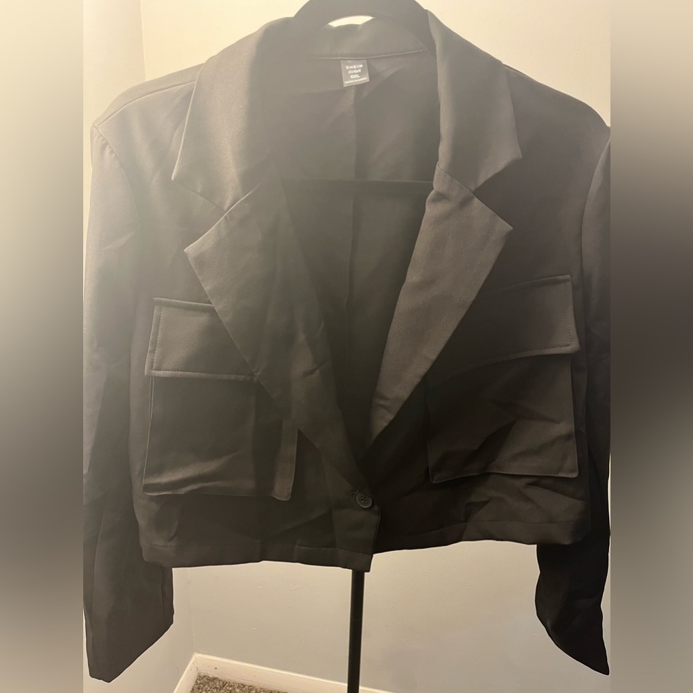 SHEIN Black Cropped Blazer